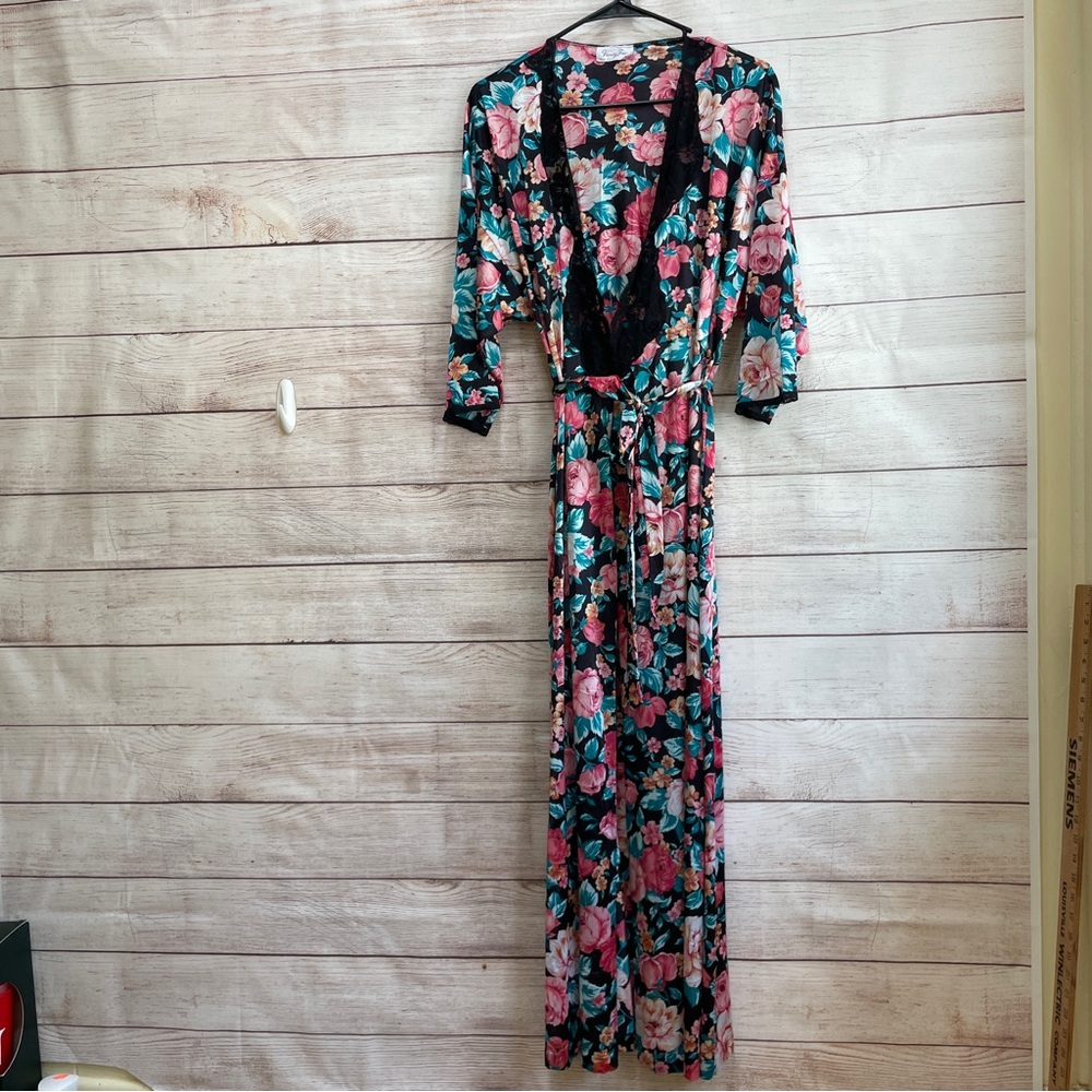 VINTAGE‎ VANITY FAIR FLORAL LONG GOWN AND ROBE SET WITH BLACK LACE YTIM